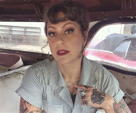 danielle colby pictures|American Pickers’ Danielle Colby Shares Swimsuit Photo to